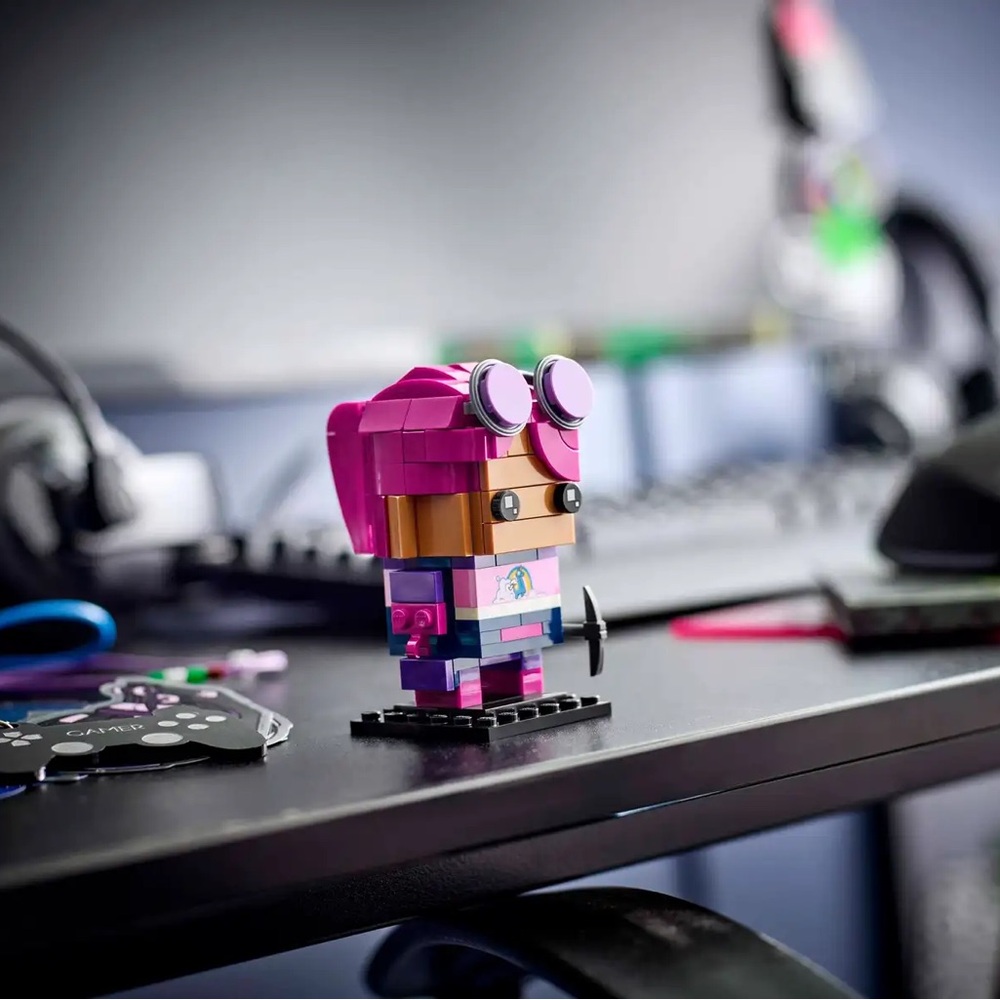 LEGO Fortnite Brickheadz Brite Bomber 40728 (151 Pieces) Building Set - Picture 3 of 4